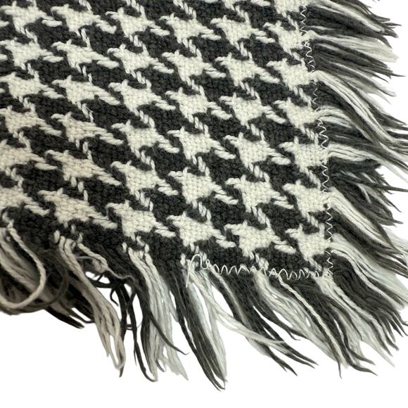 Houndstooth Blanket Shawl Wrap Scarf 42x44 Black White Fringe Unisex - Picture 3 of 7